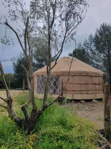 Vue extérieure de la yourte